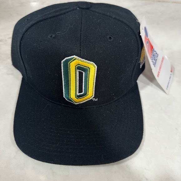 Men's Black 90s Snapback Cap Oregon Ducks with Green and Yellow Logo - NWT